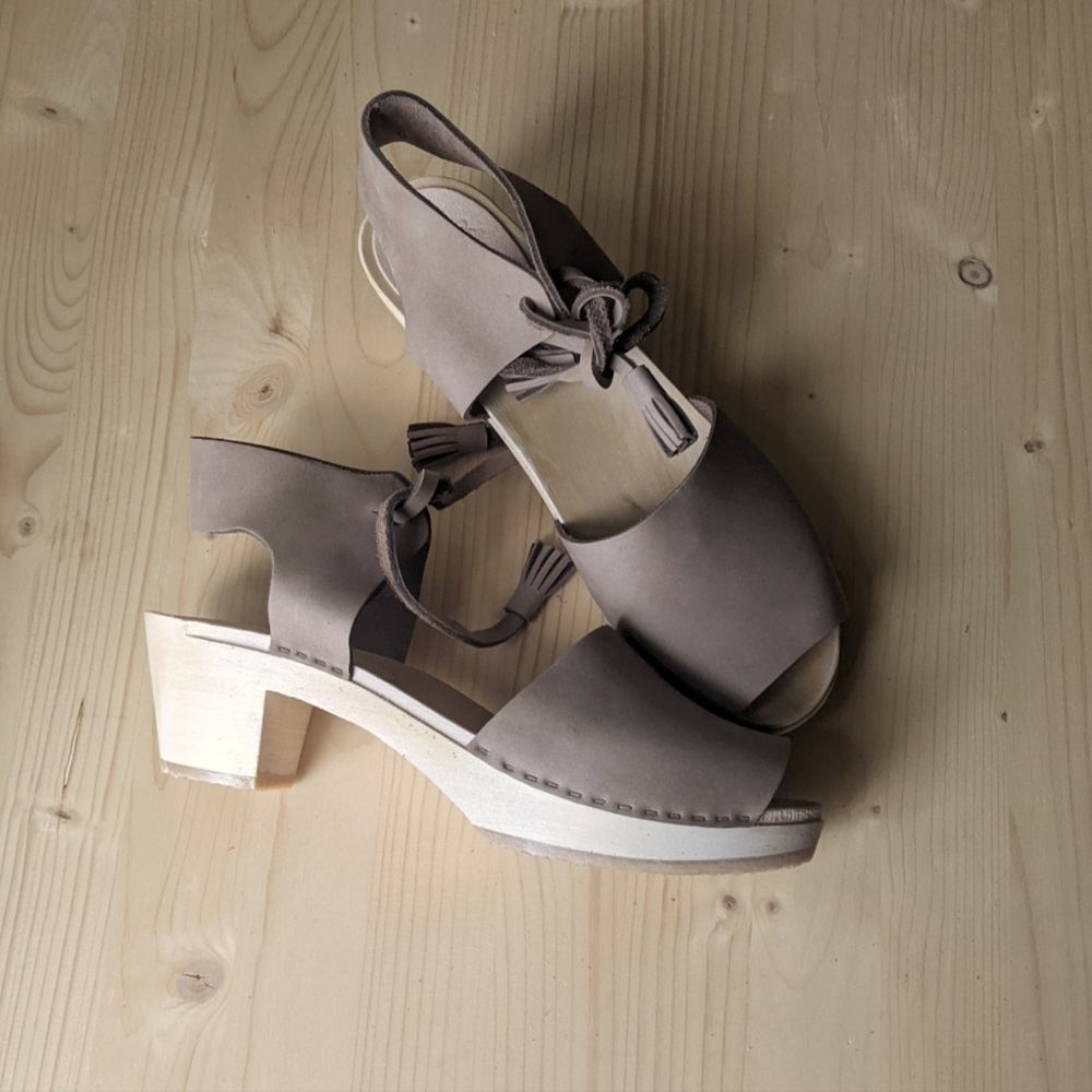 Bryr Hannah Spanish Toe Mid Heel Wood Leather Clog in Sable 38